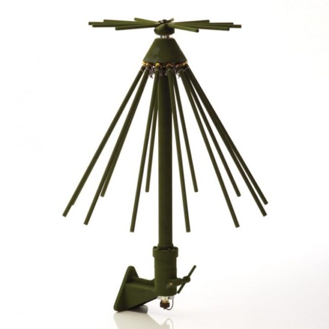 Ground-based 225 - 400 MHz antenna for communication with aircraft